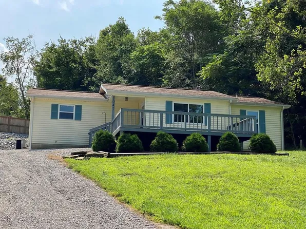 1047 Center Ln, Byrdstown, TN 38549