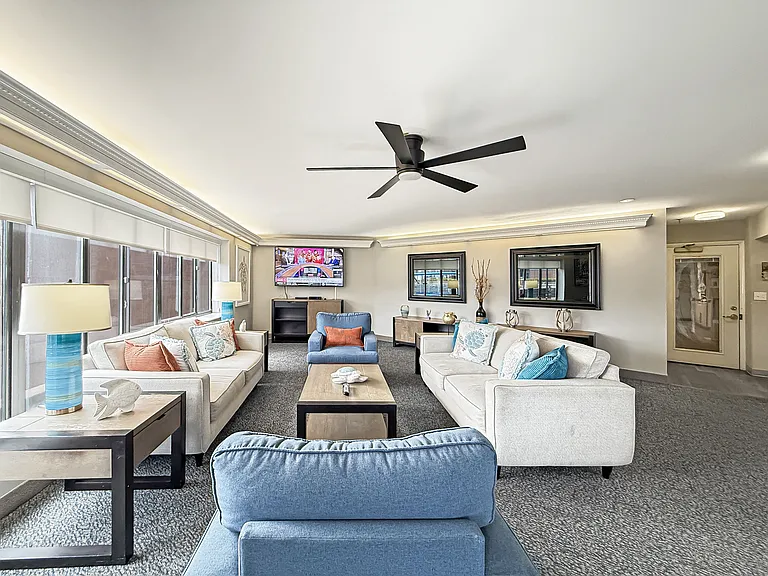 Harbor Tower Apartments — Photo 26