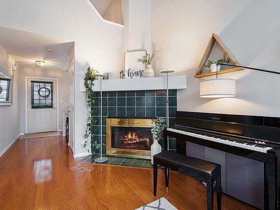5th image of 164 Castlewood Ct