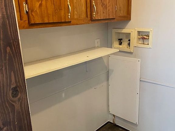 3rd image of 4736 S Vine Ave