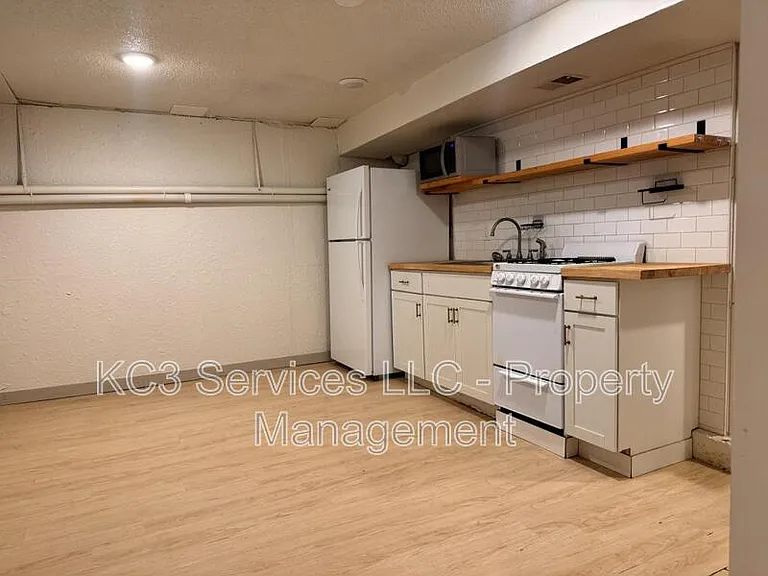 11108 Bennington Ave #B — Photo 2