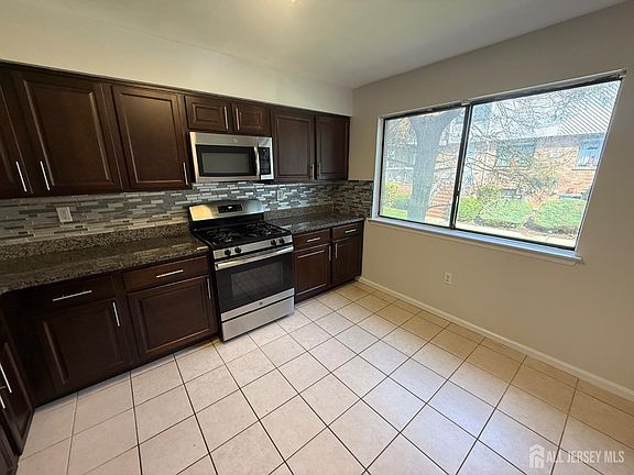 3rd image of 1502 Edison Glen Ter