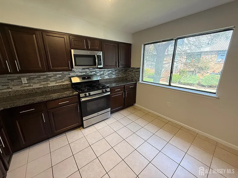 1502 Edison Glen Ter — Photo 3