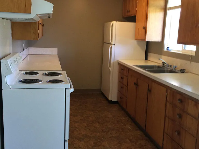 512 E Lincoln Ave — Photo 2