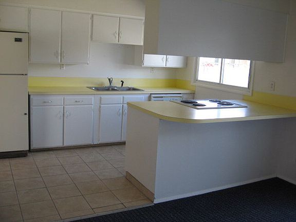3rd image of 1586 Stanger Dr