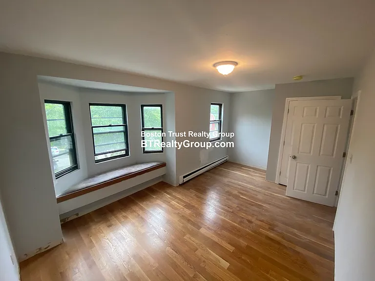 58-60 Bartlett St — Photo 6