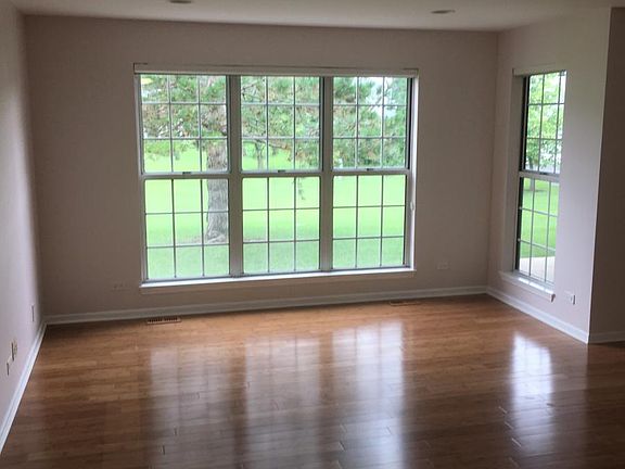 Leaving room with a backyard