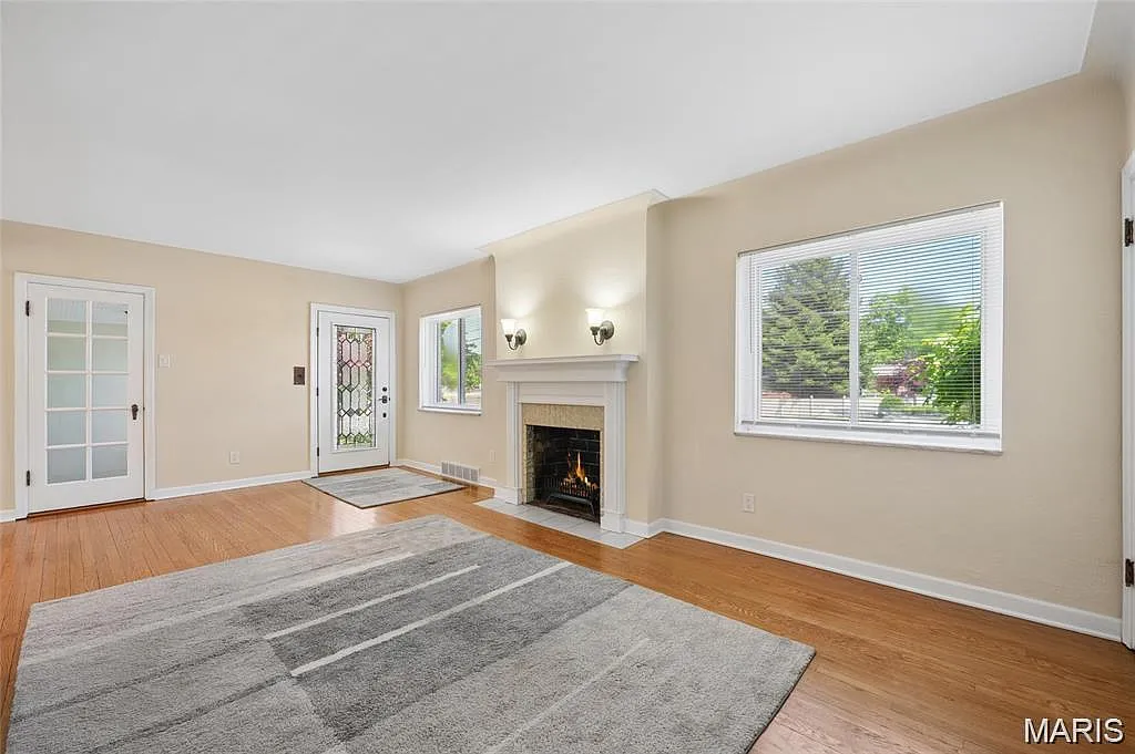 3 bed, 1562 sqft, $1,900 — Photo 2