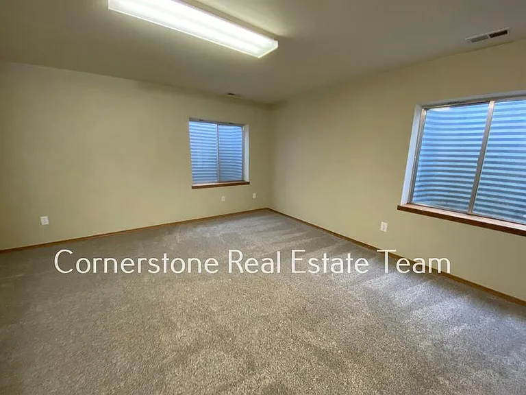 1345 Coolcrest Dr — Photo 23