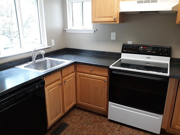 3rd image of 2925 Kenmore Ave