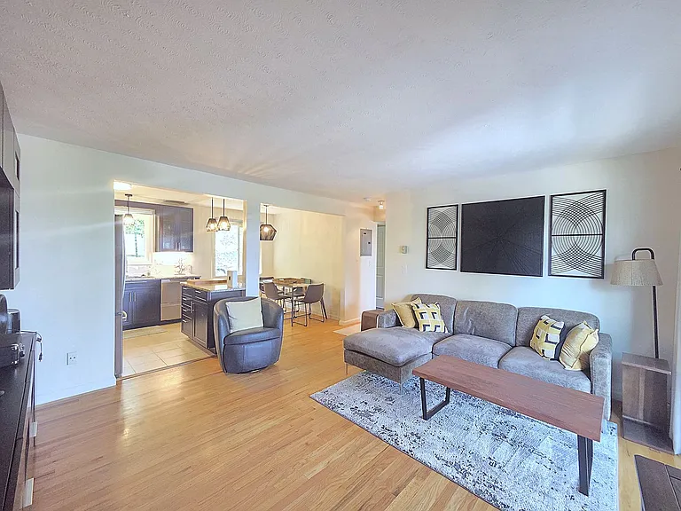 202 E Rockwood Blvd #2 — Photo 12