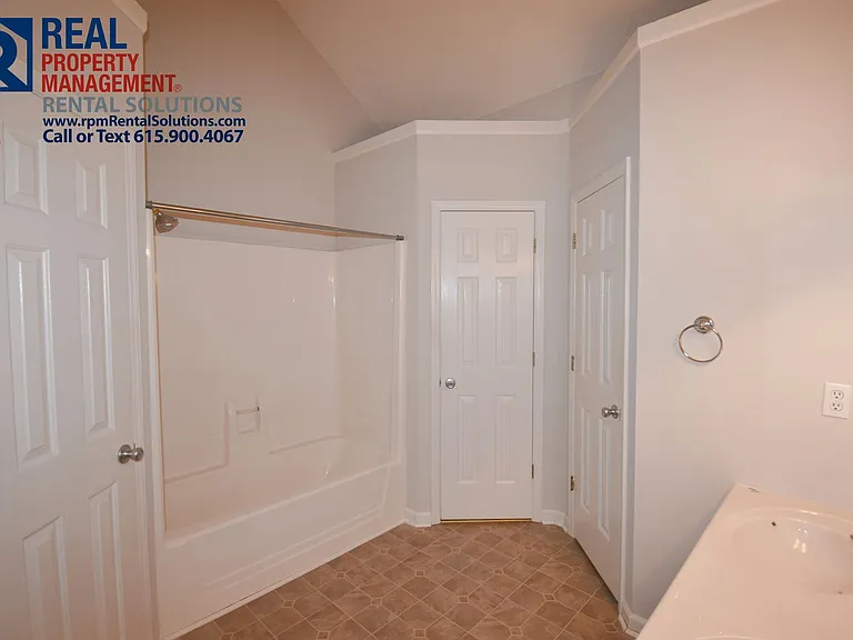 118 Casper Ct — Photo 13