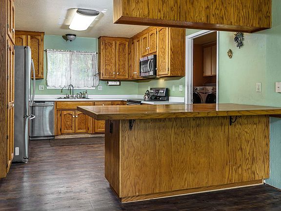 3rd image of 17980 Chapel Hill Ct