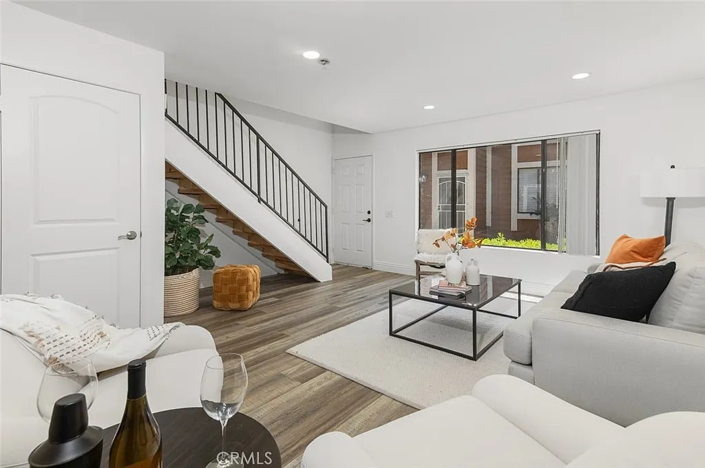 2 bed, 1.5 bath, 1190 sqft, $3,400 — Photo 1