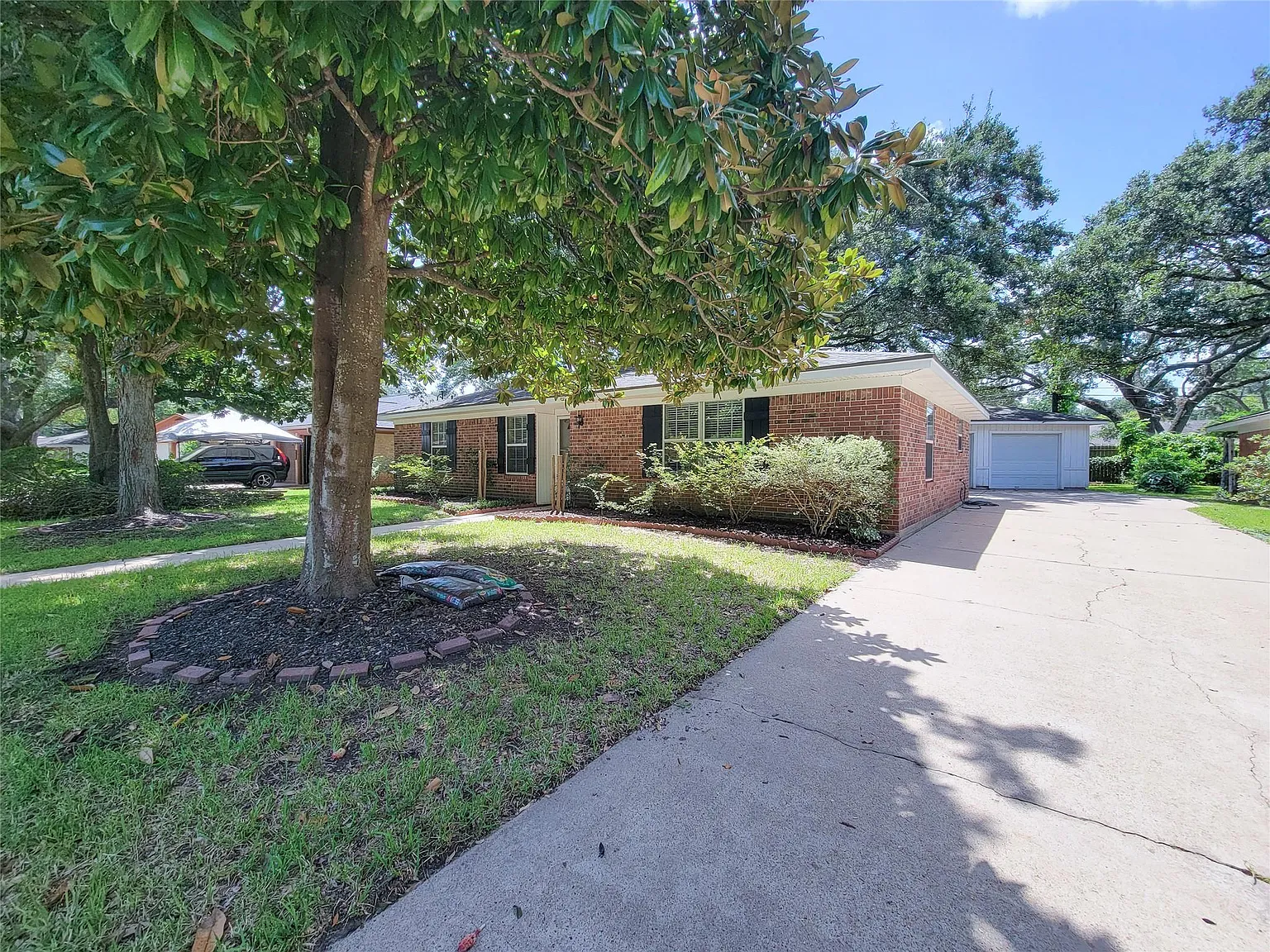 3 bed, 2.0 bath, 1432 sqft, $2,350 — Photo 3