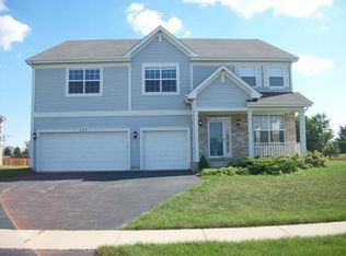 725 W Meadow Ln, Round Lake, IL 60073