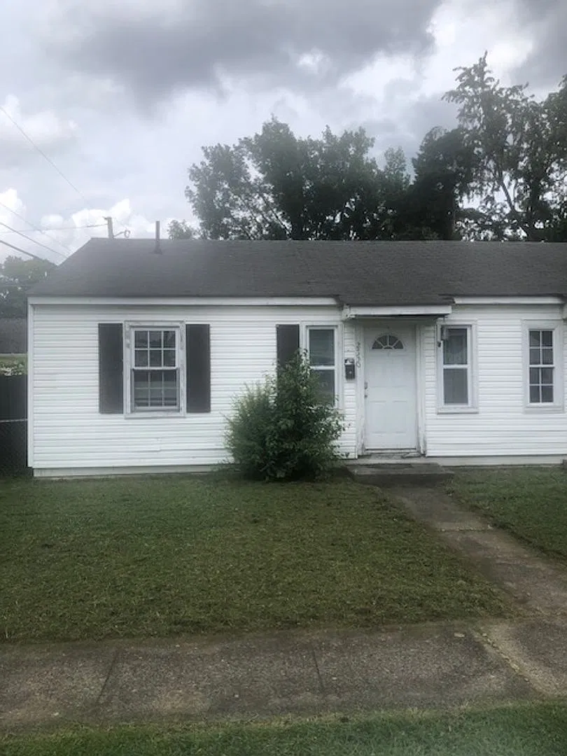 One Bedroom One Bathroom Home in St. Albans — Photo 1