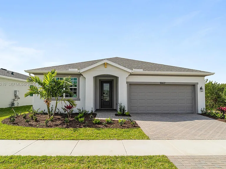 10607 SW Orana Dr — Photo 1