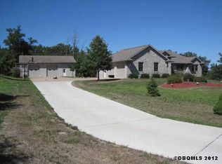 589 Lola Ln, Durango, IA 52039