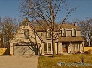 6631 Oak Ridge Dr, Shawnee, KS 66217