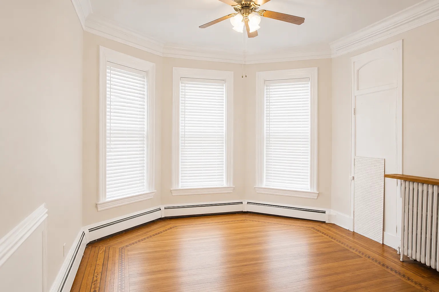4 bed, $3,000 — Photo 2