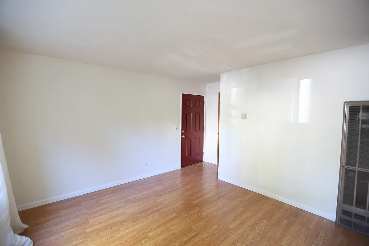 Building Photo - 3112 Deakin St #1
