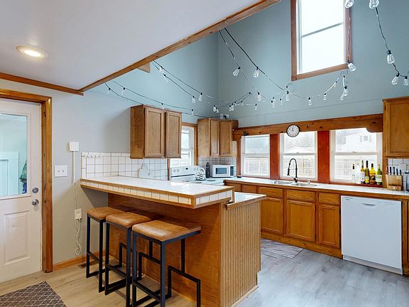 2nd image of 421 Harold St