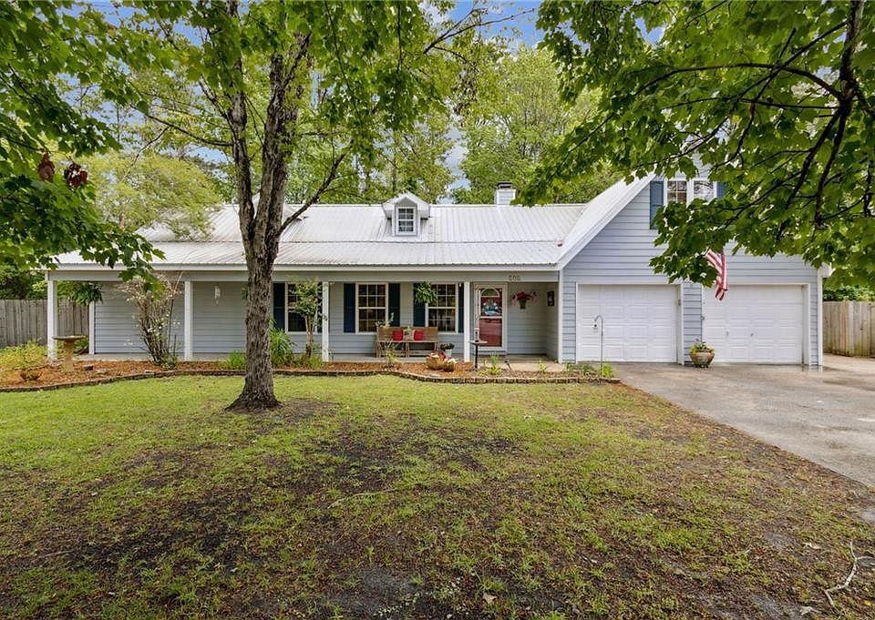 1st image of 204 Fern Ct