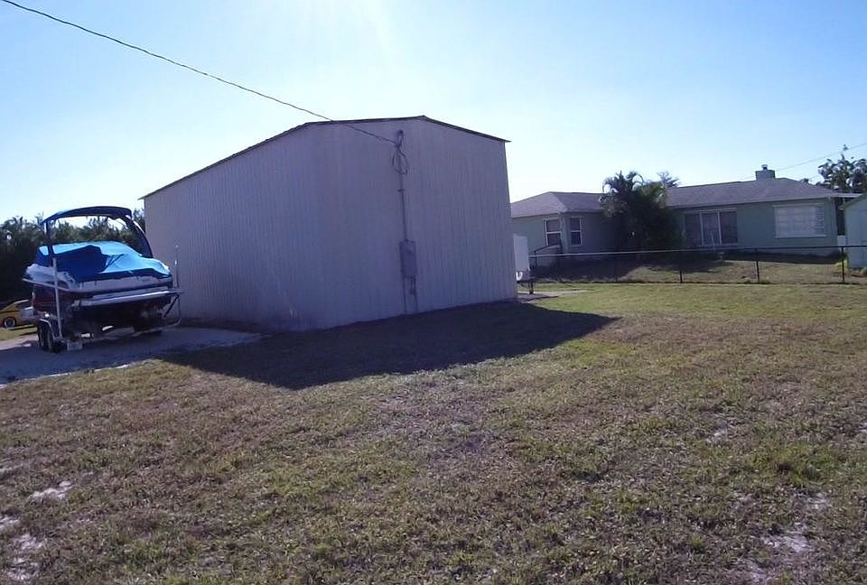 2nd image of 801 SW Haas Ave
