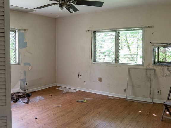 3rd image of 4521 Oakwood Ave