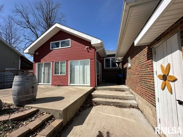 326 Fairway Ave, Taylorville, IL 62568