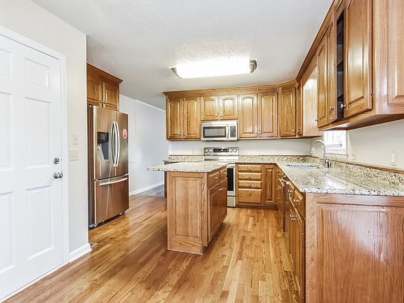 5th image of 12001 Camelot Dr SE