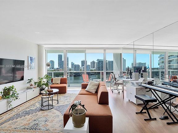 4th image of 900 Bay Dr APT 716