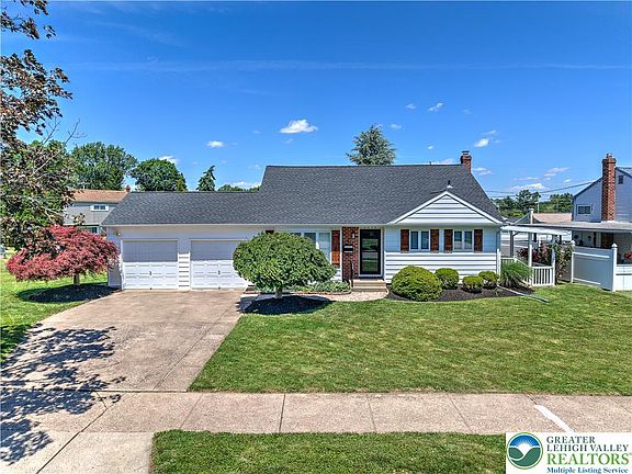 3rd image of 2038 Vista Dr