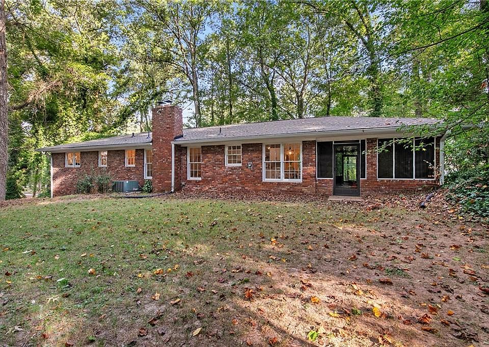 1st image of 2602 Holly Ln