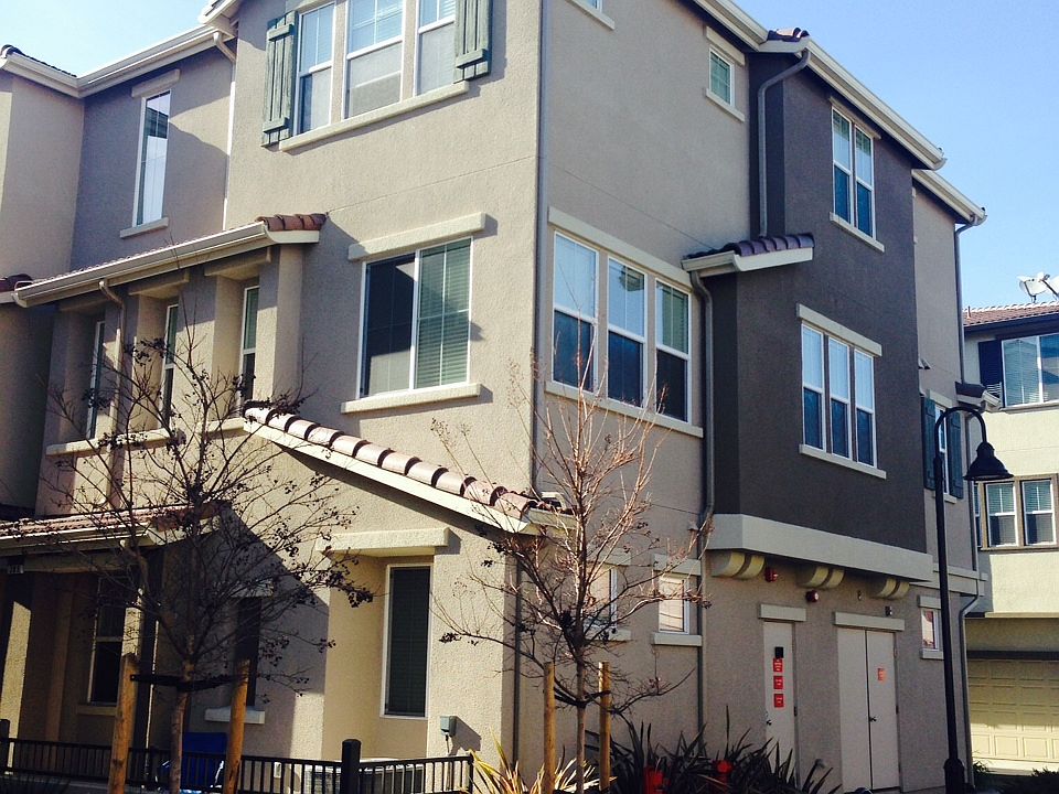 2nd image of 285 Sullivan Way