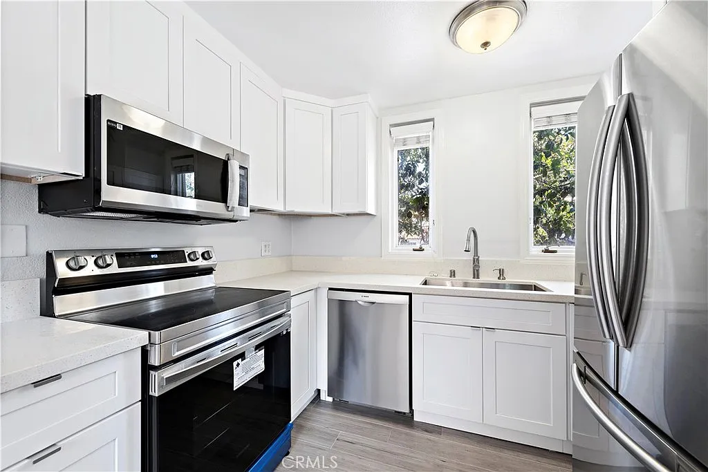 2 bed, 853 sqft, $4,650 — Photo 2
