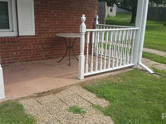 4th image of 611 E Lake Ave