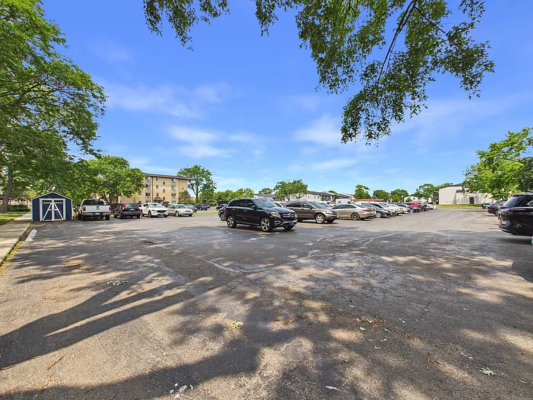 2210 S Goebbert Rd #226 — Photo 38