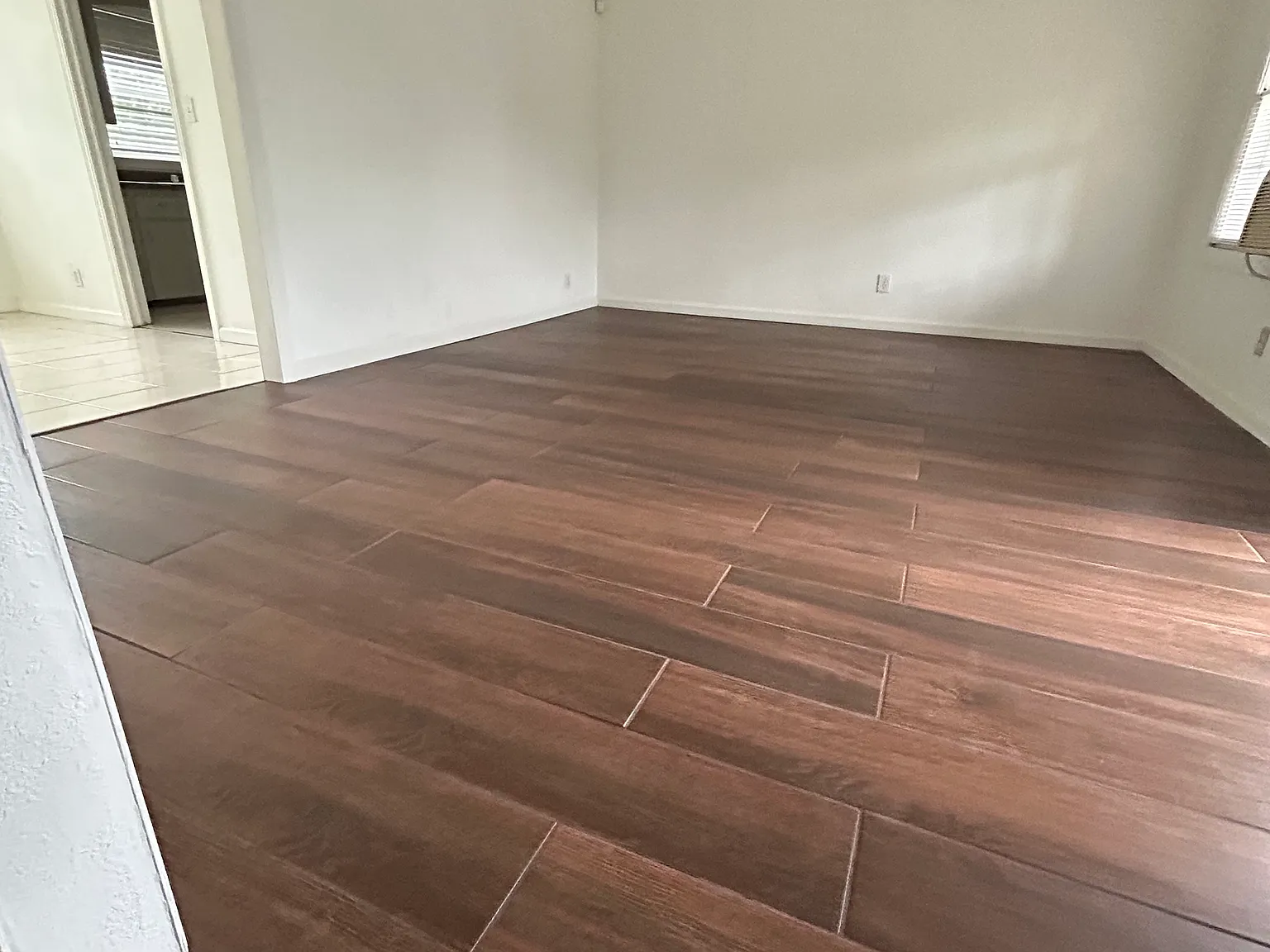 3 bed, 936 sqft, $1,100 — Photo 3