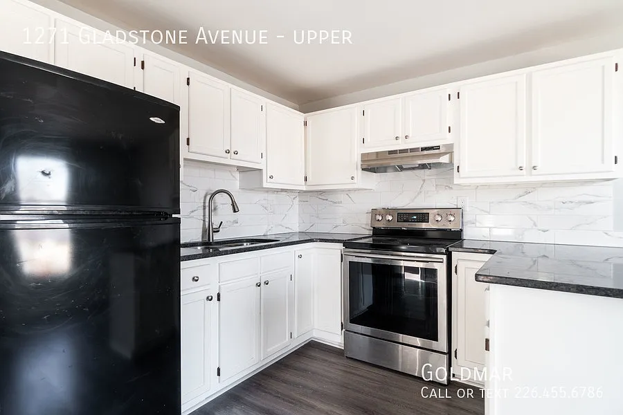 1271 Gladstone Ave — Photo 3