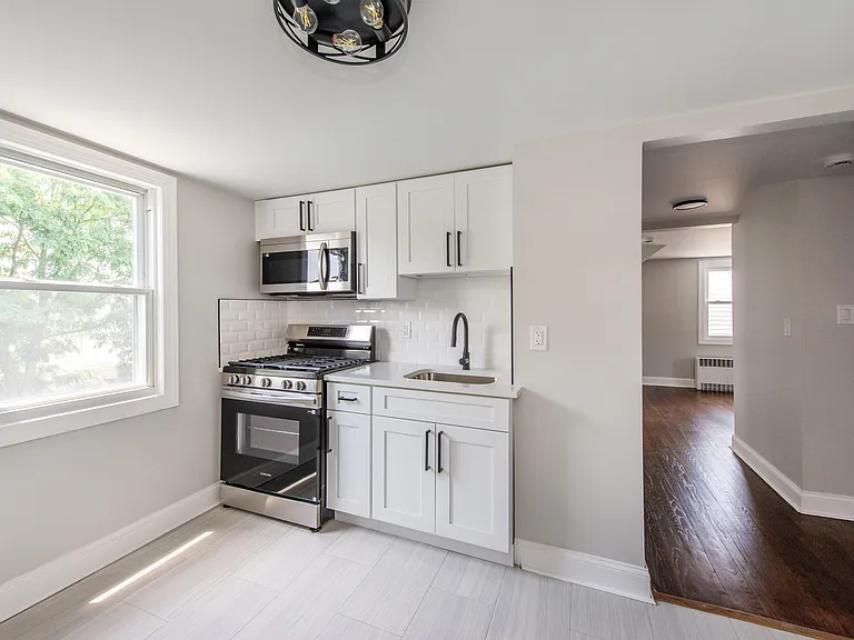 127 Albert St #2 — Photo 5