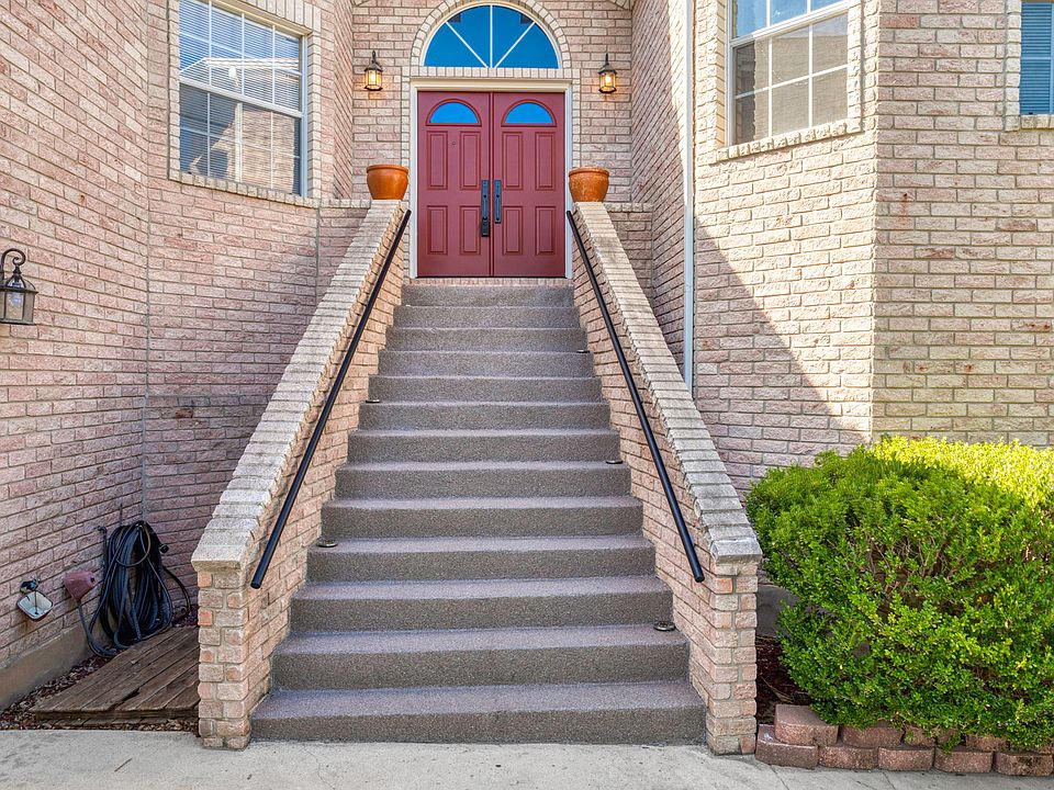 1st image of 723 Sendera St