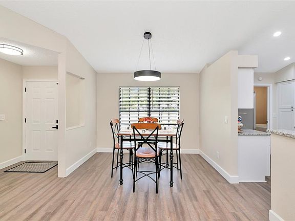 3rd image of 6104 26TH AVENUE E