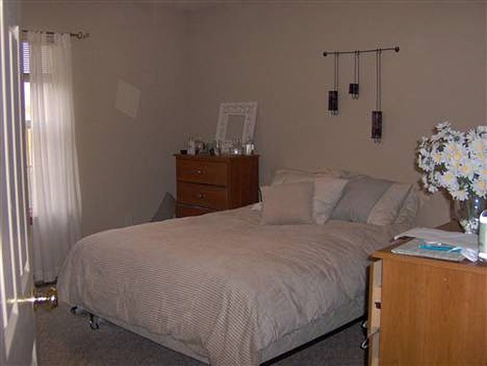 2nd image of 607 E Gallup Hill Rd
