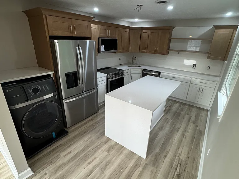 16 SE Court St #16 — Photo 2