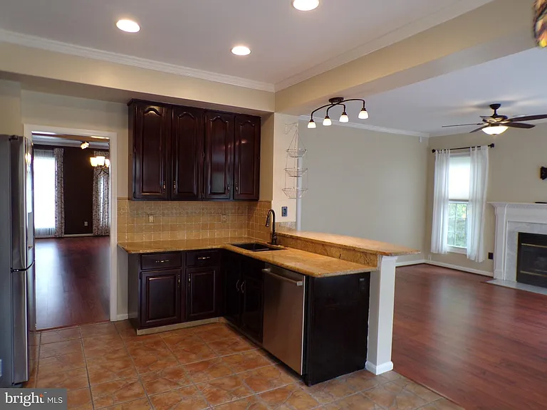 6624 Thurlton Dr — Photo 9