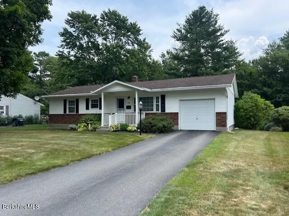 62 Maple Grove Dr, Pittsfield, MA 01201