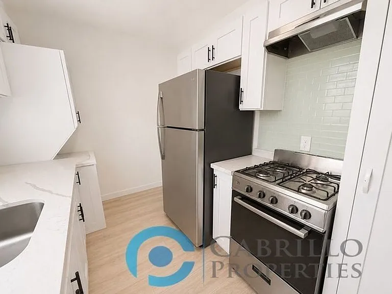 4571 North Ave — Photo 2