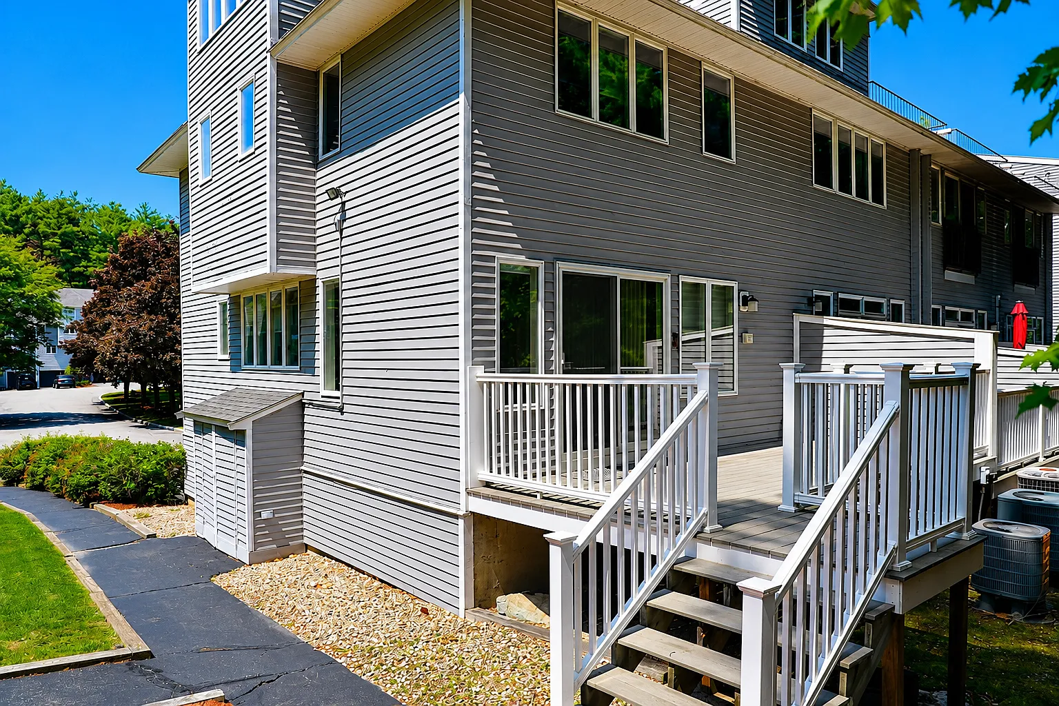 3 bed, 1.5 bath, 2043 sqft, $3,500 — Photo 1